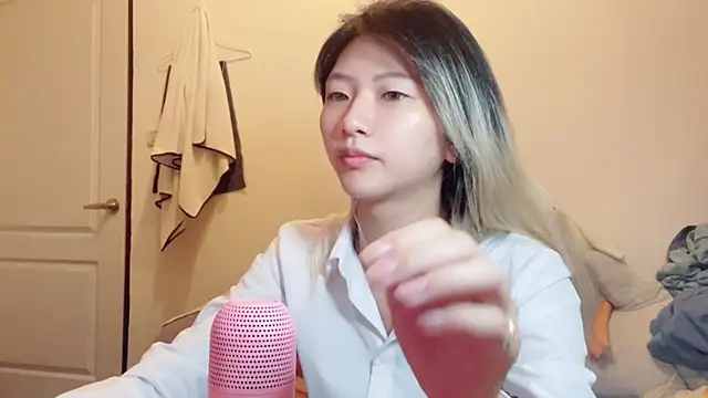 xu9920 online show from 09/19/25, 12:39