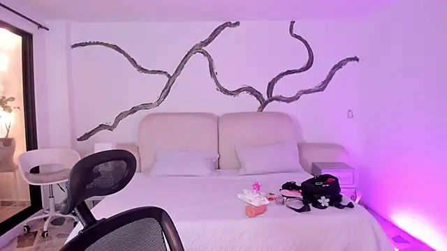 SarahCastro1  online show from 09/09/25, 04:45