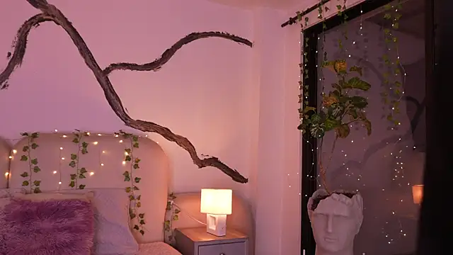 SarahCastro1  online show from 11/18/25, 04:50