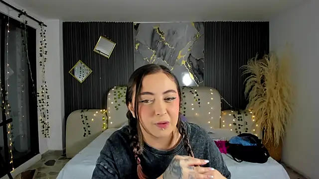 SarahCastro1  online show from 01/08/26, 04:04