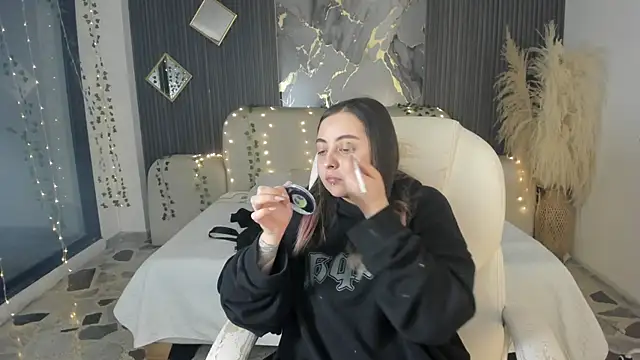 SarahCastro1  online show from 01/09/26, 04:15