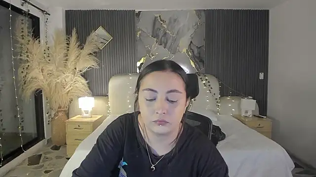 SarahCastro1  online show from 03/02/26, 03:52