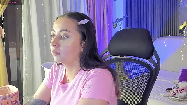 Snapshot of SarahCastro1_ chatting on 06/21/26, 03:53 SarahCastro1 online show from 06/21/26, 03:53