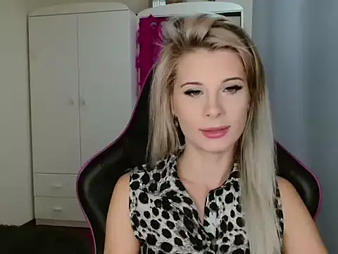 KristineGlow online show from 10/24/25, 06:21