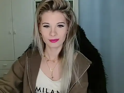 KristineGlow online show from 11/05/25, 07:08