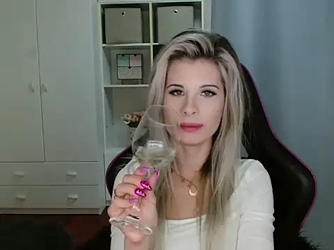 KristineGlow online show from 11/06/25, 07:26