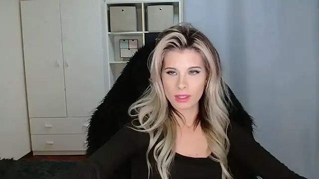 KristineGlow online show from 11/11/25, 07:14