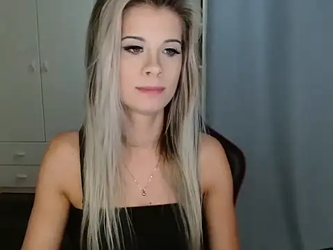 KristineGlow online show from 12/05/25, 07:21