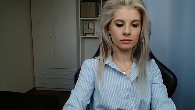 KristineGlow online show from 05/27/26, 06:21