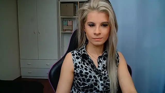 KristineGlow online show from 06/01/26, 06:15