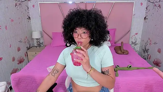 SafiroAgataaa online show from 12/21/25, 07:54