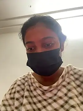 Snapshot of HeerStd chatting on 12/23/25, 10:13 HeerStd online show from 12/23/25, 10:13