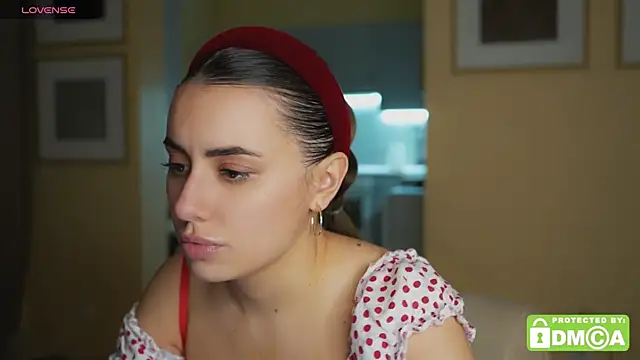 Snapshot of KateCarrey chatting on 10/28/25, 08:33 KateCarrey online show from 10/28/25, 08:33