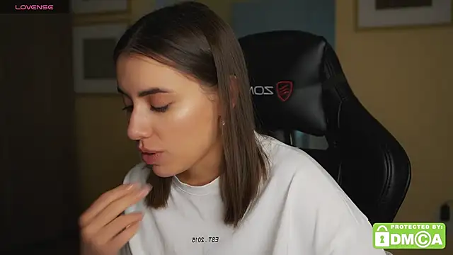 Snapshot of KateCarrey chatting on 10/30/25, 03:35 KateCarrey online show from 10/30/25, 03:35