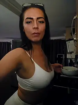 Snapshot of KissMeKylie chatting on 11/07/25, 11:05 KissMeKylie online show from 11/07/25, 11:05