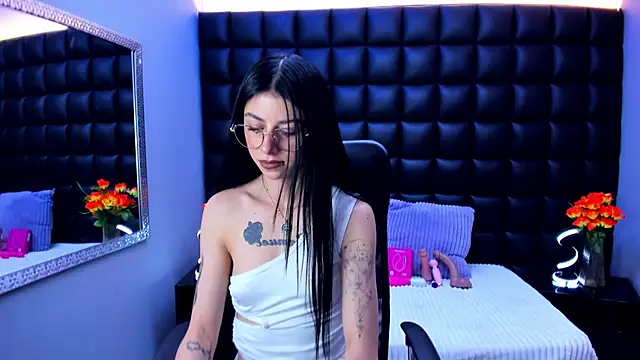 Snapshot of Dulce_Miaa_ chatting on 06/13/26, 06:50 Dulce Miaa online show from 06/13/26, 06:50