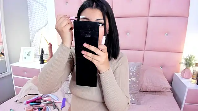 DaisySnugs1 online show from 12/18/25, 12:22