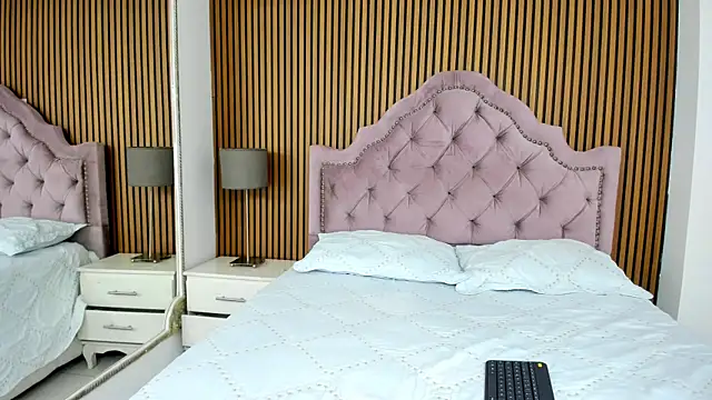 Snapshot of RoxanneStorm_ chatting on 11/24/25, 12:38 RoxanneStorm online show from 11/24/25, 12:38