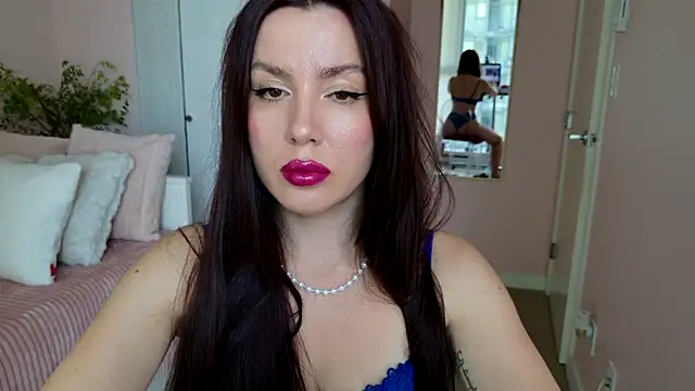 Snapshot of SirenSwitch chatting on 09/19/25, 08:42 SirenSwitch online show from 09/19/25, 08:42