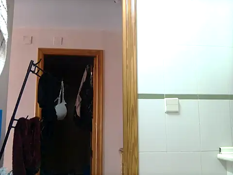 Snapshot of BarbiieeMiauh chatting on 09/17/25, 11:01 BarbiieeMiauh online show from 09/17/25, 11:01