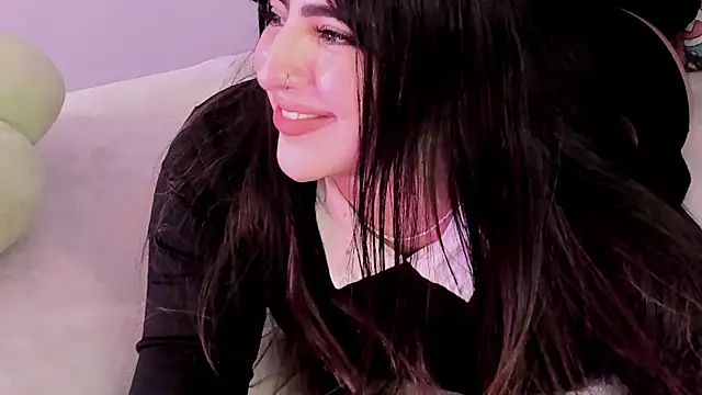 Camila Matinez  online show from 10/21/25, 12:11