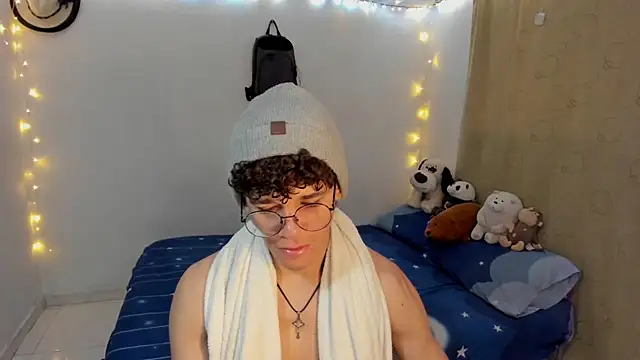 Snapshot of Tom_Blues chatting on 11/27/25, 12:40 Tom Blues online show from 11/27/25, 12:40