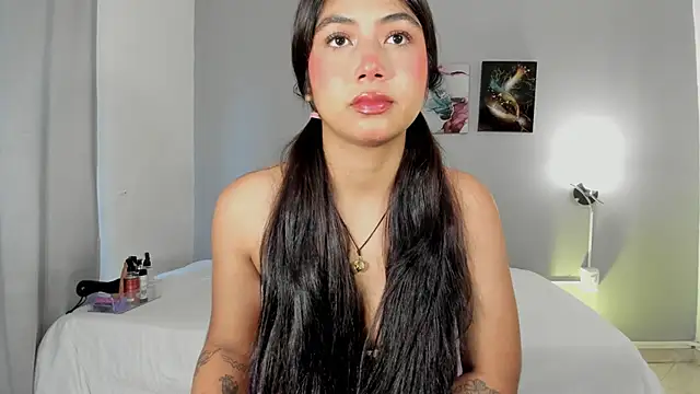 KimTayloor1 online show from 11/24/25, 07:35