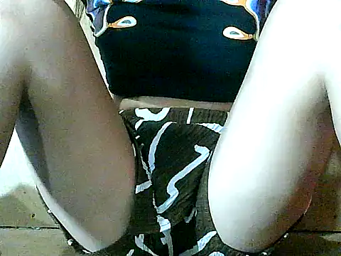 Snapshot of pinay-momm1682 chatting on 12/15/25, 10:41 pinay-momm1682 online show from 12/15/25, 10:41