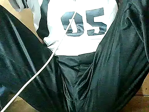 Snapshot of pinay-momm1682 chatting on 12/16/25, 08:41 pinay-momm1682 online show from 12/16/25, 08:41