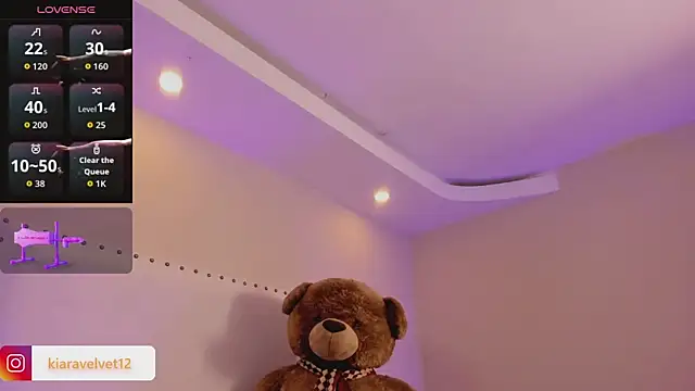 kiara velvet  online show from 12/17/25, 01:33