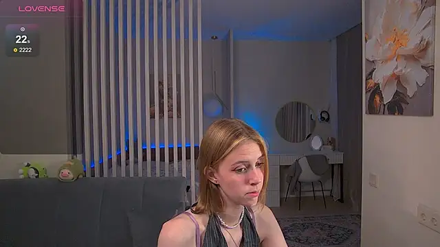 Snapshot of sofiapurex chatting on 09/15/25, 05:46 sofiapurex online show from 09/15/25, 05:46