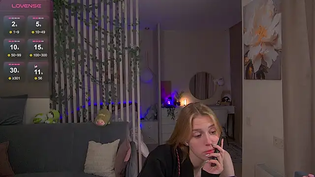 Snapshot of sofiapurex chatting on 10/12/25, 06:51 sofiapurex online show from 10/12/25, 06:51