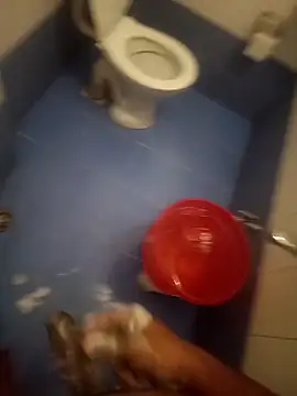 Snapshot of bobby3374 chatting on 11/12/25, 11:58 bobby3374 online show from 11/12/25, 11:58