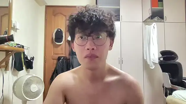 Snapshot of Passionatetwink2 chatting on 11/08/25, 04:18 Passionatetwink2 online show from 11/08/25, 04:18