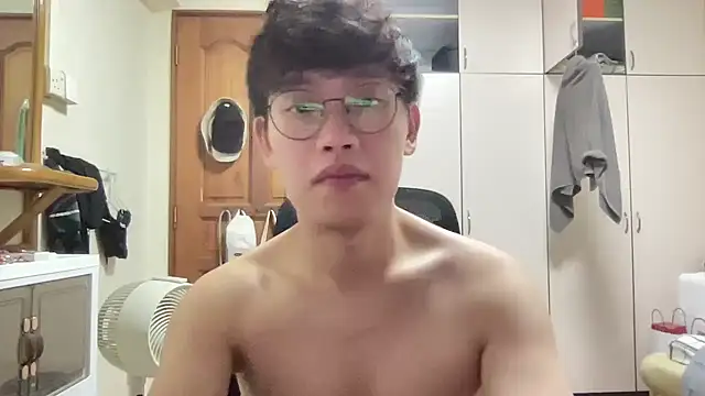 Snapshot of Passionatetwink2 chatting on 12/15/25, 02:32 Passionatetwink2 online show from 12/15/25, 02:32