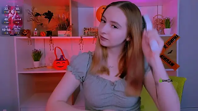 mila glow1 online show from 10/30/25, 08:31