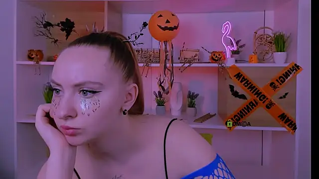 mila glow1 online show from 11/02/25, 09:22