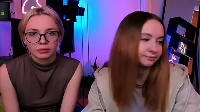 mila glow1 online show from 11/18/25, 12:09