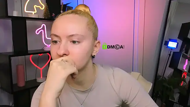 mila glow1 online show from 12/21/25, 06:31