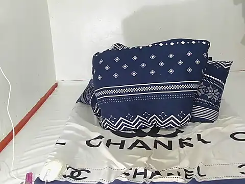 Snapshot of angelcum000 chatting on 11/30/25, 11:58 angelcum000 online show from 11/30/25, 11:58