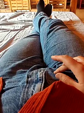 Snapshot of Horny_mummy chatting on 05/08/26, 02:11 Horny mummy online show from 05/08/26, 02:11