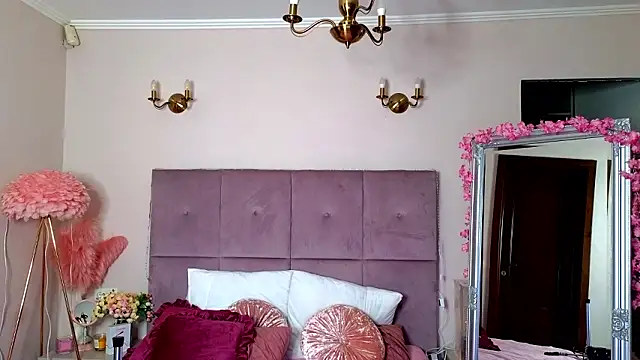 Nicole Bond online show from 02/21/26, 04:35