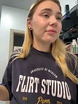 LunaMillie online show from 09/12/25, 04:34