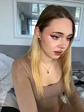 LunaMillie online show from 09/16/25, 08:37