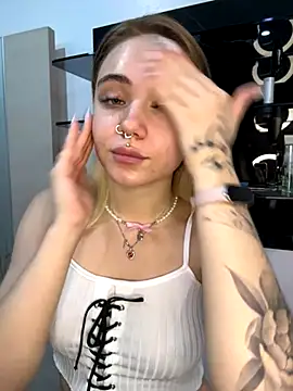 LunaMillie online show from 10/26/25, 12:11