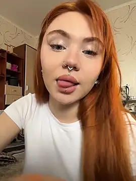 LunaMillie online show from 04/24/26, 10:39