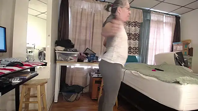 Snapshot of ANALTRAINING4U2 chatting on 02/19/25, 04:00 ANALTRAINING4U2 online show from 02/19/25, 04:00