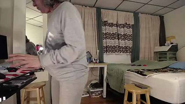 Snapshot of ANALTRAINING4U2 chatting on 03/03/25, 03:41 ANALTRAINING4U2 online show from 03/03/25, 03:41