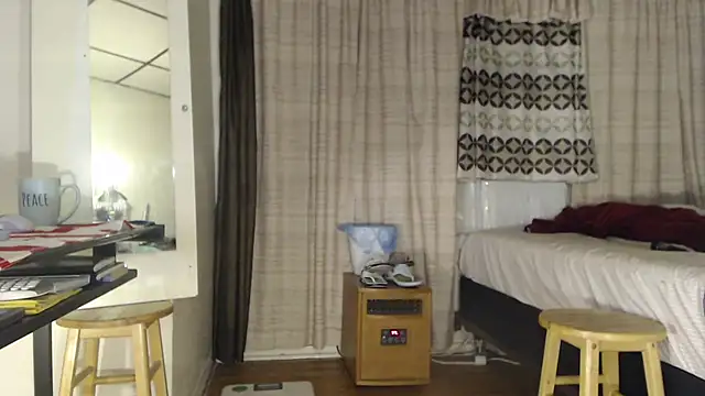 Snapshot of ANALTRAINING4U2 chatting on 10/17/25, 04:04 ANALTRAINING4U2 online show from 10/17/25, 04:04