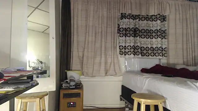 Snapshot of ANALTRAINING4U2 chatting on 11/21/25, 04:44 ANALTRAINING4U2 online show from 11/21/25, 04:44